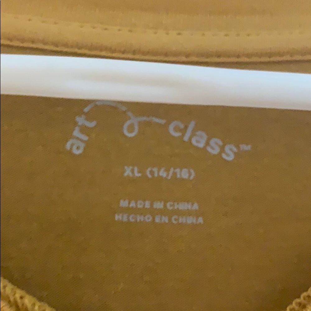 Cute art class blouse - Picture 2 of 3